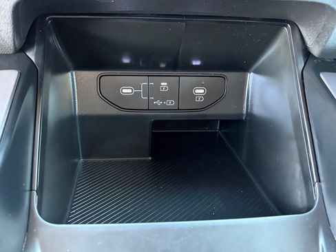 Used 2025 Kia Sorento LX FWD image 26