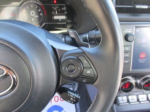 Used 2023 Toyota GR86 Premium image 12