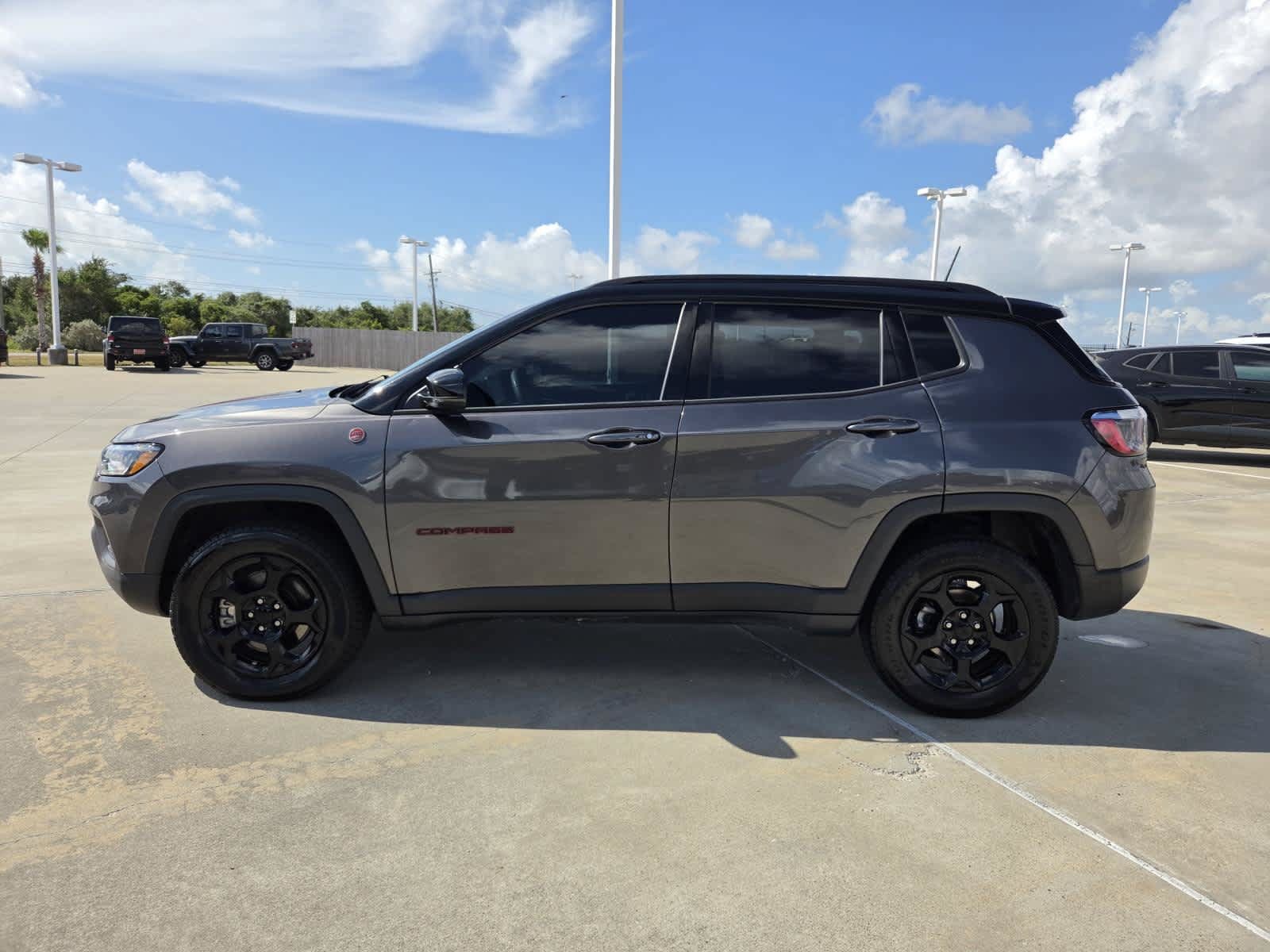 Used 2023 Jeep Compass Trailhawk AWD/4WD image 2