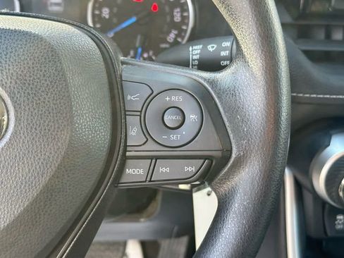 Used 2021 Toyota RAV4 LE AWD/4WD image 14