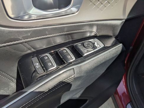 Certified 2022 Kia Sorento SX image 18