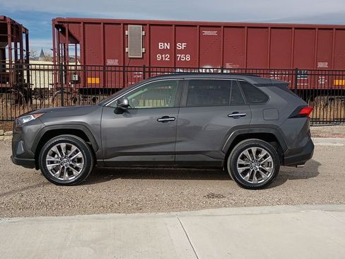 Used 2021 Toyota RAV4 Limited image 3