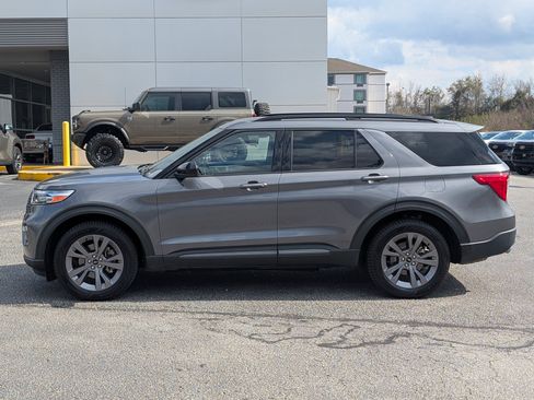 Used 2022 Ford Explorer XLT w/ Equipment Group 202A image 13