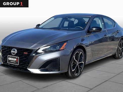 Used 2024 Nissan Altima 2.5 SR image 1