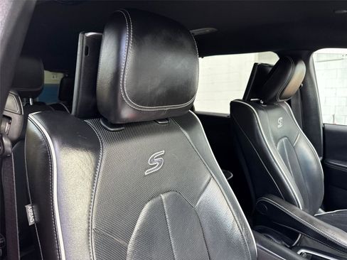 Used 2020 Chrysler Pacifica Limited w/ Advanced Safetytec Group image 16