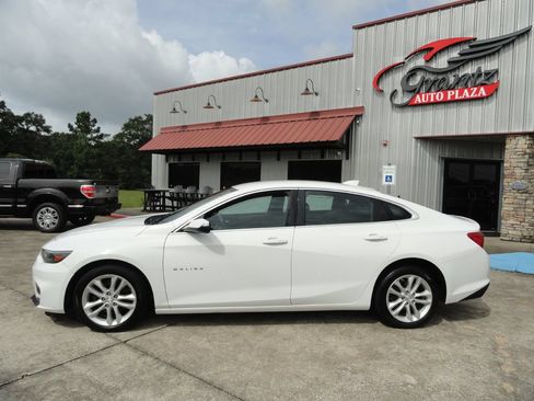 Used 2018 Chevrolet Malibu LT FWD image 3