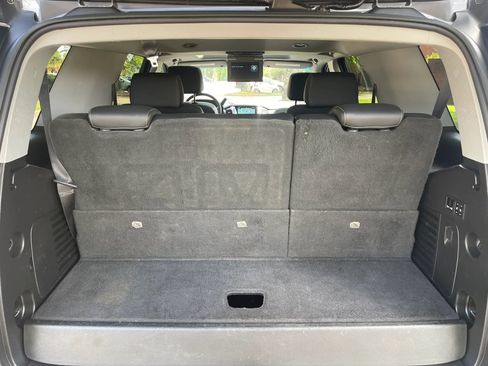 Used 2018 Chevrolet Tahoe LT w/ LT Signature Package RWD image 15