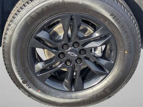 Used 2023 Chevrolet Traverse LT FWD image 23