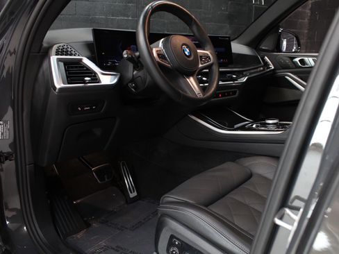 Used 2025 BMW X5 xDrive40i w/ M Sport Package AWD/4WD image 29