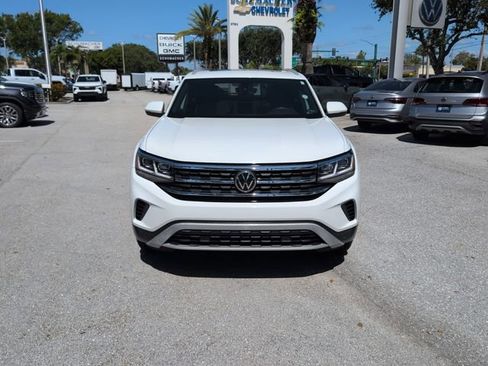 Certified 2021 Volkswagen Atlas Cross Sport SE w/ Panoramic Sunroof Package FWD image 2