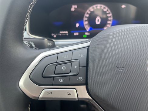 New 2026 Volkswagen Taos SE FWD image 9
