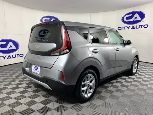 Used 2023 Kia Soul LX w/ Option Group 015 FWD image 3