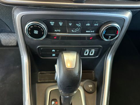 Used 2019 Ford EcoSport SE w/ SE Convenience Package image 23