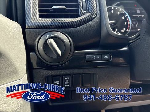 Used 2021 Nissan Titan SV w/ SV Convenience Package AWD/4WD image 29