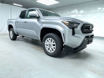 New 2025 Toyota Tacoma SR5