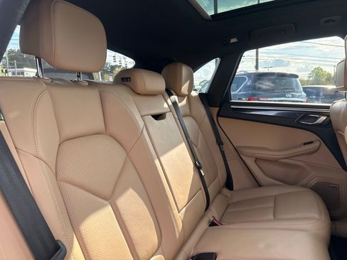 Used 2018 Porsche Macan AWD/4WD image 28