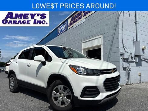 Used 2017 Chevrolet Trax LS FWD image 1