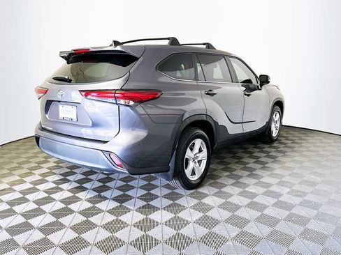 Used 2023 Toyota Highlander LE FWD image 8
