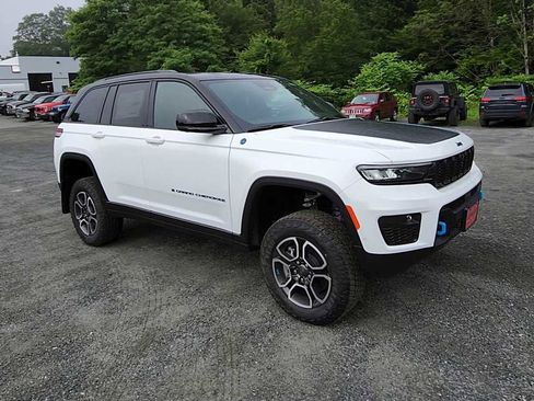 New 2024 Jeep Grand Cherokee Trailhawk w/ Advanced Protech Group II image 2