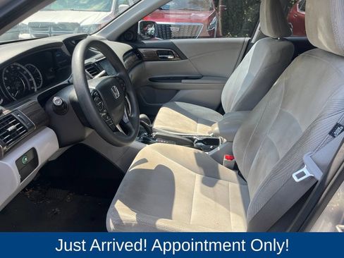 Used 2017 Honda Accord EX image 10
