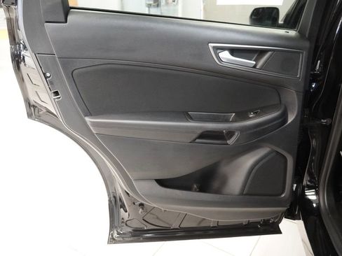 Used 2018 Ford Edge SE image 8