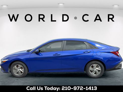 Certified 2025 Hyundai Elantra SE FWD image 4