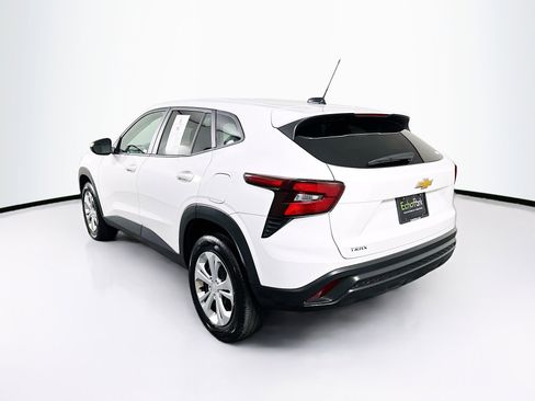 Used 2025 Chevrolet Trax LS image 5