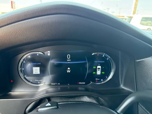 Used 2016 Cadillac Escalade ESV Luxury image 24