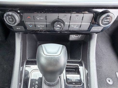 Used 2025 Jeep Compass Latitude AWD/4WD image 17
