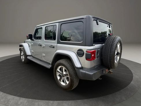 Used 2019 Jeep Wrangler Unlimited Sahara w/ Cold Weather Group AWD/4WD image 7