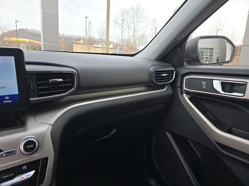 Used 2021 Ford Explorer XLT w/ Equipment Group 202A image 25