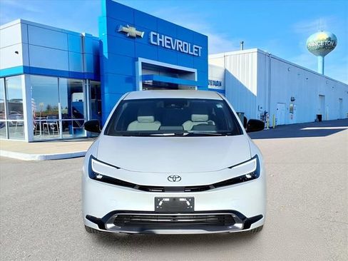 Used 2023 Toyota Prius XLE image 9