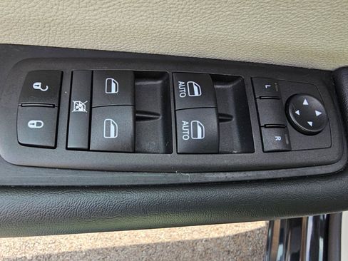 Used 2023 Chrysler Pacifica Touring-L FWD image 30
