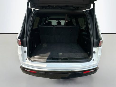 Used 2023 Jeep Wagoneer L Series II AWD/4WD image 29