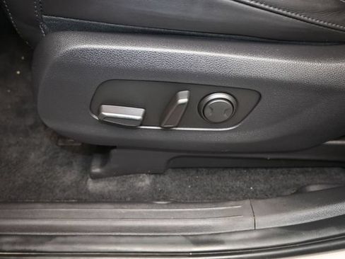 Used 2024 Kia Carnival LX FWD image 9