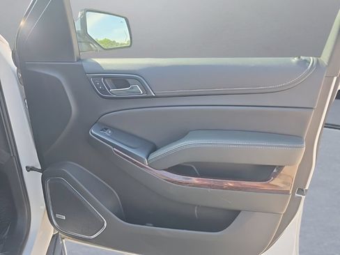 Used 2018 GMC Yukon SLT w/ Premium Edition AWD/4WD image 29
