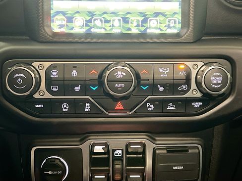 Used 2021 Jeep Gladiator Overland image 11