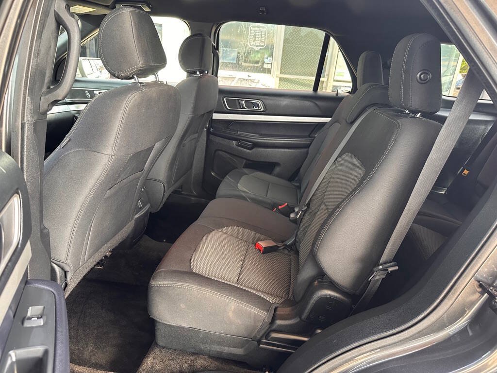 Used 2017 Ford Explorer XLT FWD image 12