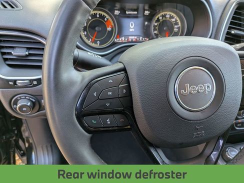 Used 2023 Jeep Cherokee Altitude Lux AWD/4WD image 29