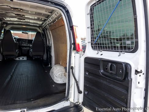 Used 2018 GMC Savana 3500 Extended w/ Driver Convenience Package image 17