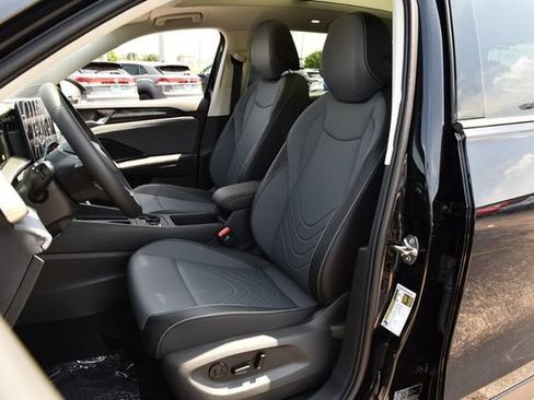 New 2026 Volkswagen Tiguan SE AWD/4WD image 19
