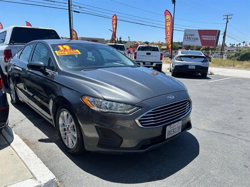 Used 2019 Ford Fusion SE FWD image 6