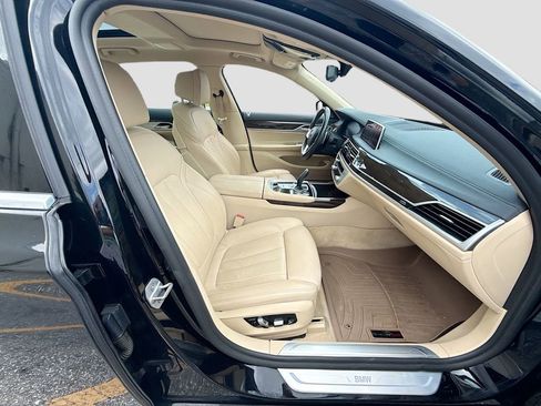 Used 2020 BMW 740i w/ Cold Weather Package RWD image 32