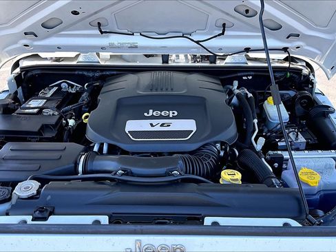 Used 2018 Jeep Wrangler Unlimited Sport S AWD/4WD image 9