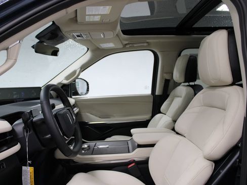 New 2027 Lincoln Navigator L Reserve RWD image 25