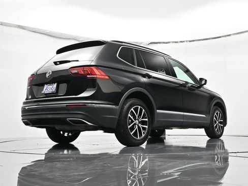 Used 2021 Volkswagen Tiguan SE image 41