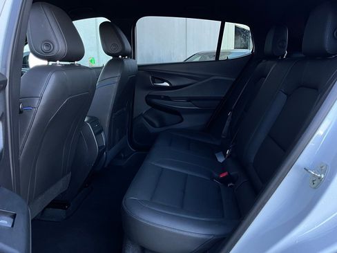 Used 2025 Buick Envista Sport Touring image 11