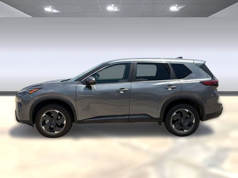 Used 2024 Nissan Rogue SV AWD/4WD image 2