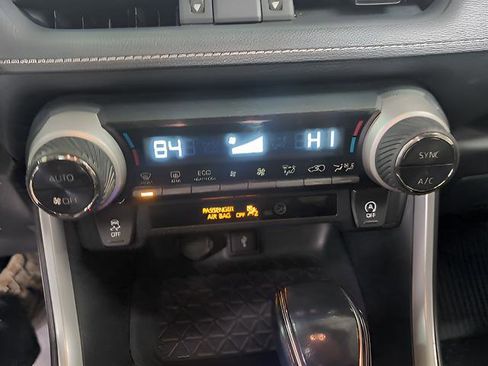 Used 2020 Toyota RAV4 XLE Premium image 15