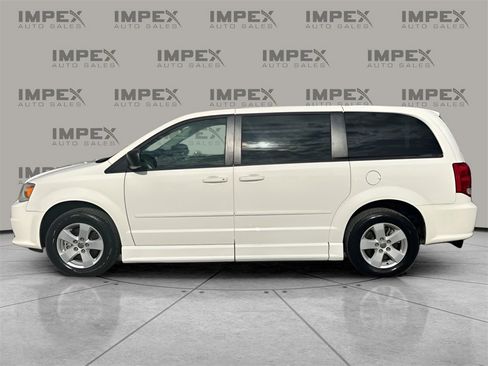 Used 2013 Dodge Grand Caravan SE image 2
